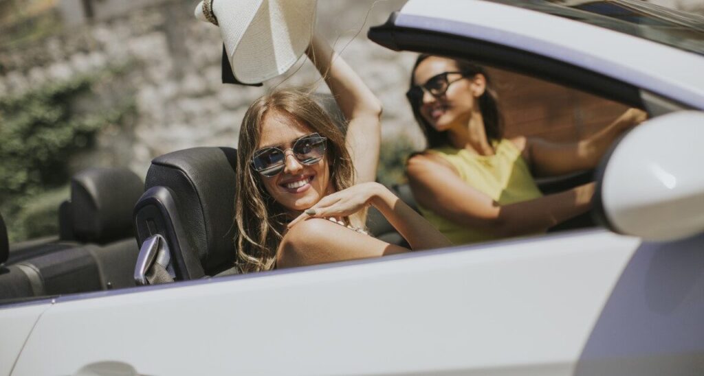 vrouwen in huurauto wattson mobility